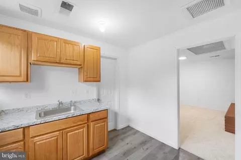 Entry Way - 6423 Cabell Ct, Springfield, VA 22150 photo 2 of 3