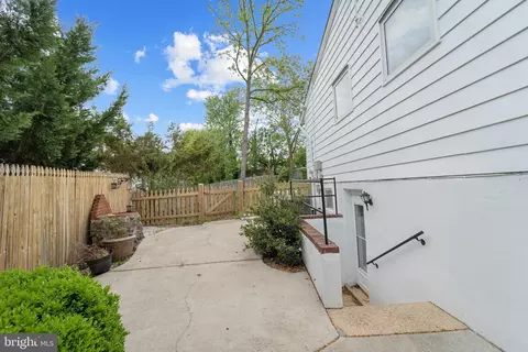 Exterior - 6423 Cabell Ct, Springfield, VA 22150 photo 4 of 11