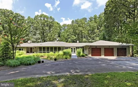 440 Springvale Rd, Great Falls, VA 22066
