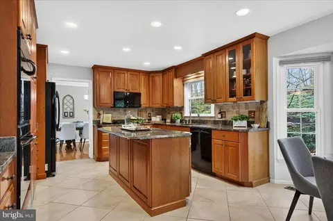 Kitchen - 7723 Silver Sage Ct, Springfield, VA 22153 photo 4 of 6
