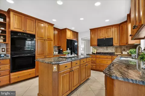 Kitchen - 7723 Silver Sage Ct, Springfield, VA 22153 photo 3 of 6