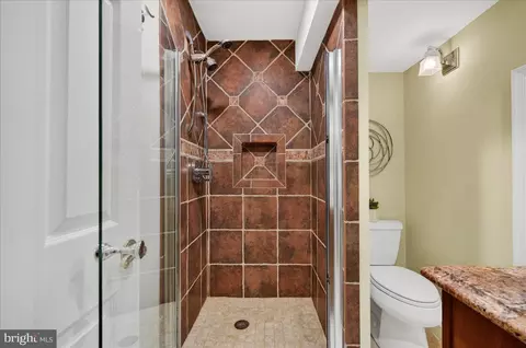 Bath - 7723 Silver Sage Ct, Springfield, VA 22153 photo 6 of 6