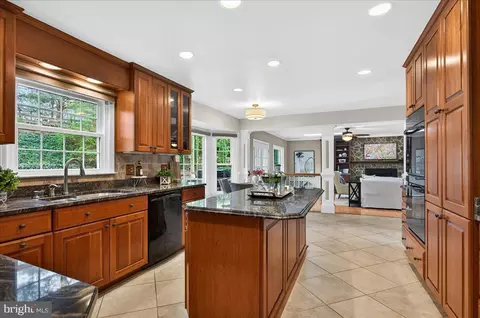 Kitchen - 7723 Silver Sage Ct, Springfield, VA 22153 photo 5 of 6