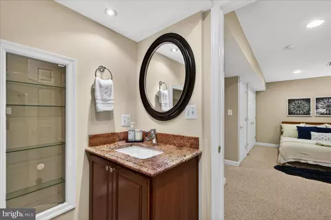 Bath - 7723 Silver Sage Ct, Springfield, VA 22153 photo 5 of 6