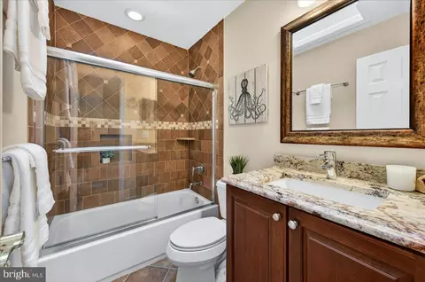 Bath - 7723 Silver Sage Ct, Springfield, VA 22153 photo 4 of 6