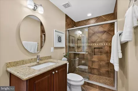 Bath - 7723 Silver Sage Ct, Springfield, VA 22153 photo 2 of 6