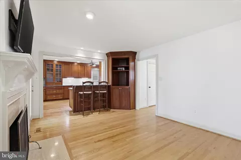 Living - 1148 Randolph Rd, Mclean, VA 22101 photo 6 of 7