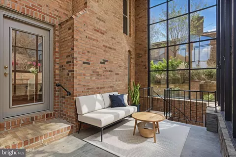 Exterior - 1148 Randolph Rd, Mclean, VA 22101 photo 2 of 6