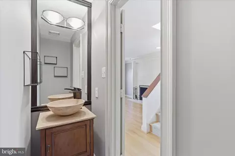 Entry Way - 1148 Randolph Rd, Mclean, VA 22101 photo 2 of 3