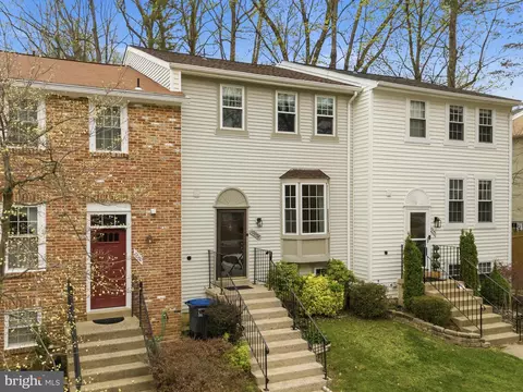 10058 Chestnut Wood Ln, Burke, VA 22015
