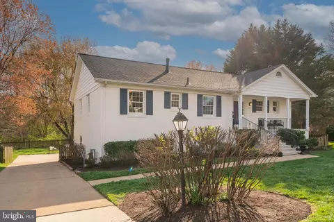 Exterior - 1347 Macbeth St, Mclean, VA 22102 photo 2 of 30