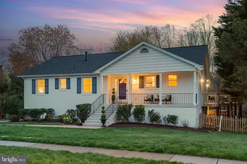 Exterior - 1347 Macbeth St, Mclean, VA 22102 photo 6 of 30
