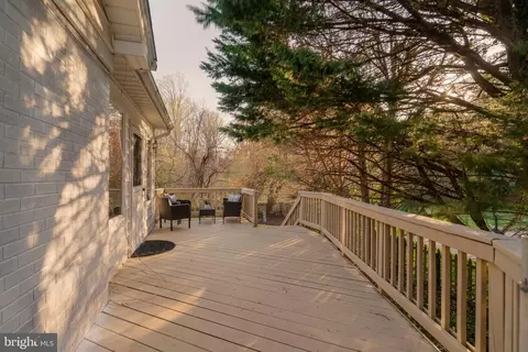 Exterior - 1347 Macbeth St, Mclean, VA 22102 photo 13 of 30
