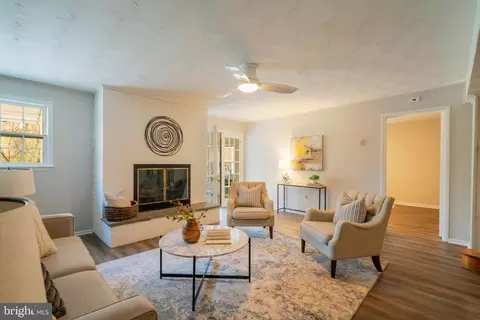 Living - 1347 Macbeth St, Mclean, VA 22102 photo 12 of 14