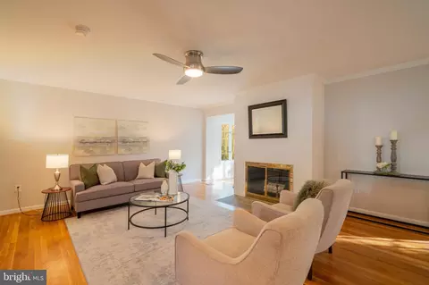 Living - 1347 Macbeth St, Mclean, VA 22102 photo 2 of 14