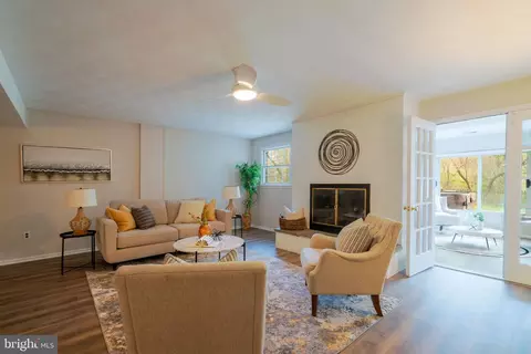 Living - 1347 Macbeth St, Mclean, VA 22102 photo 9 of 14