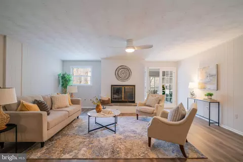 Living - 1347 Macbeth St, Mclean, VA 22102 photo 11 of 14