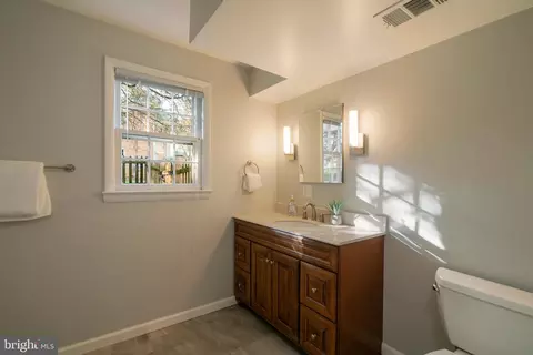 Bath - 1347 Macbeth St, Mclean, VA 22102 photo 6 of 8