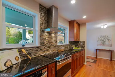 Kitchen - 1347 Macbeth St, Mclean, VA 22102 photo 5 of 7