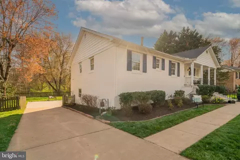 Exterior - 1347 Macbeth St, Mclean, VA 22102 photo 8 of 30