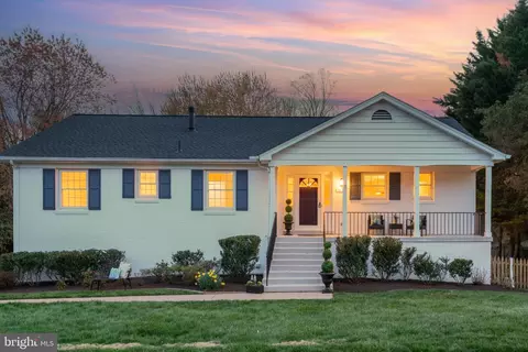 Exterior - 1347 Macbeth St, Mclean, VA 22102 photo 4 of 30