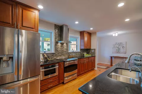Kitchen - 1347 Macbeth St, Mclean, VA 22102 photo 4 of 7