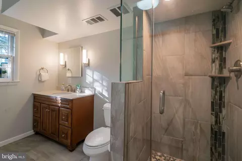 Bath - 1347 Macbeth St, Mclean, VA 22102 photo 7 of 8