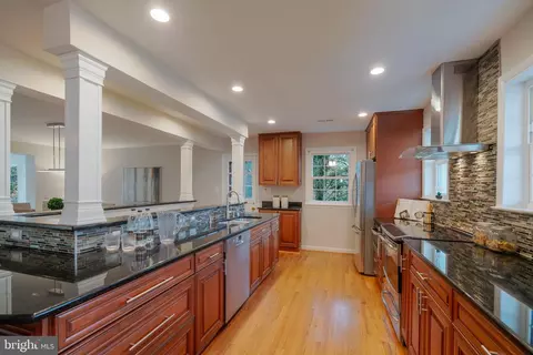 Kitchen - 1347 Macbeth St, Mclean, VA 22102 photo 2 of 7