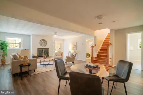 Living - 1347 Macbeth St, Mclean, VA 22102 photo 8 of 14