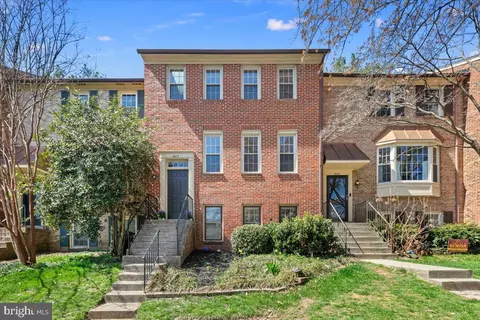 2872 Sutton Oaks Ln, Vienna, VA 22181