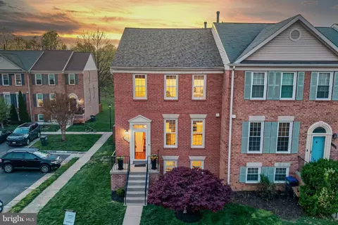 12312 Fox Lake Ct, Fairfax, VA 22033
