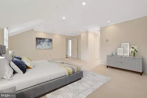 Bedroom - 911 Rail Ct, Mclean, VA 22102 photo 2 of 7
