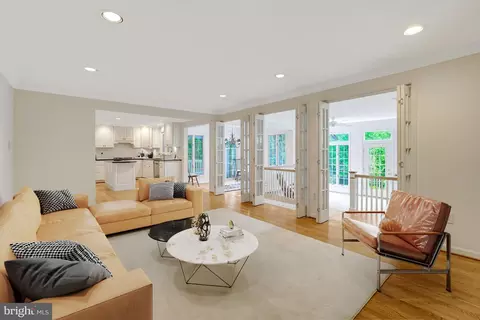 Living - 911 Rail Ct, Mclean, VA 22102 photo 5 of 8