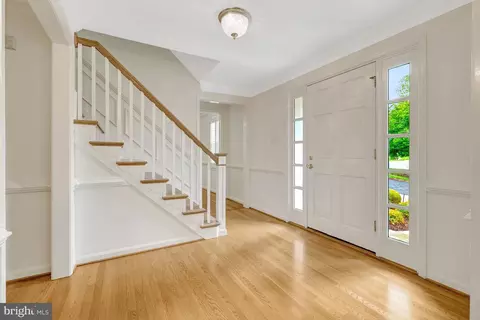 Entry Way - 911 Rail Ct, Mclean, VA 22102 photo 3 of 4