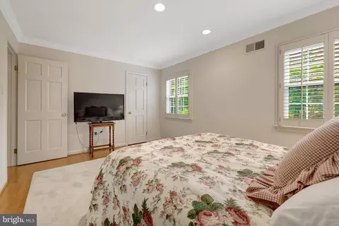 Bedroom - 911 Rail Ct, Mclean, VA 22102 photo 5 of 7