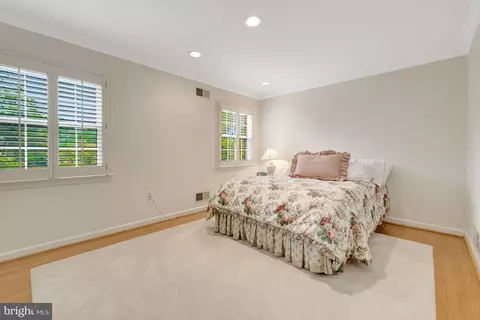 Bedroom - 911 Rail Ct, Mclean, VA 22102 photo 4 of 7