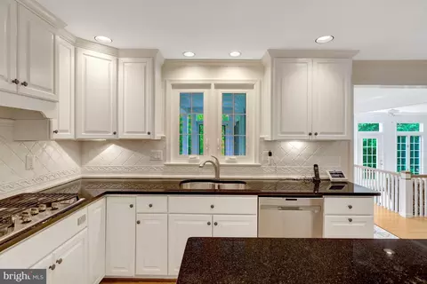 Kitchen - 911 Rail Ct, Mclean, VA 22102 photo 2 of 4