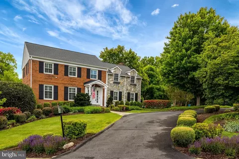 Exterior - 911 Rail Ct, Mclean, VA 22102 photo 16 of 21