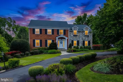 911 Rail Ct, Mclean, VA 22102