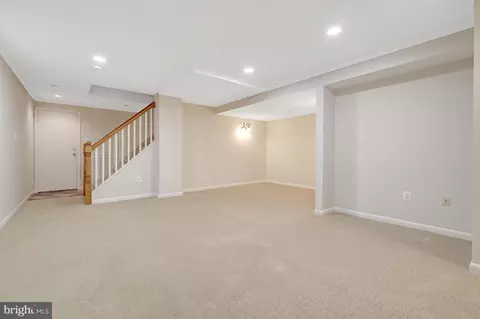 Living - 911 Rail Ct, Mclean, VA 22102 photo 8 of 8