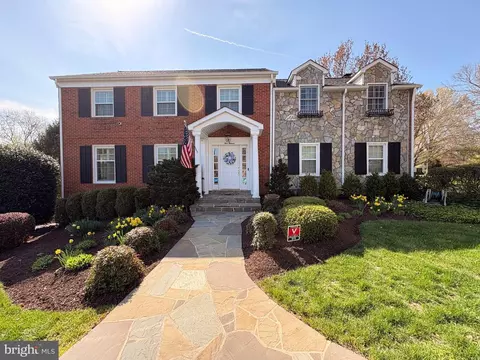 911 Rail Ct, Mclean, VA 22102