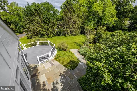 Exterior - 911 Rail Ct, Mclean, VA 22102 photo 8 of 21