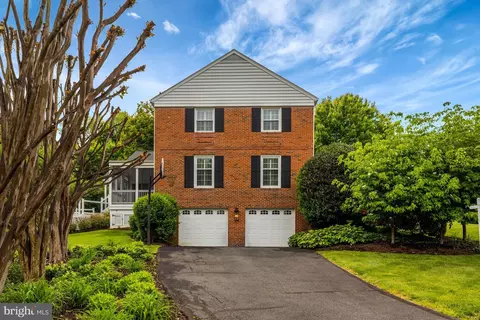 Exterior - 911 Rail Ct, Mclean, VA 22102 photo 21 of 21
