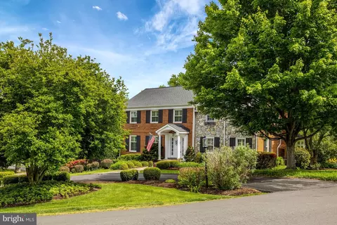 Exterior - 911 Rail Ct, Mclean, VA 22102 photo 20 of 21