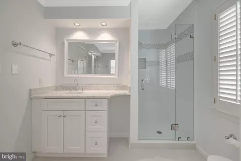 Bath - 911 Rail Ct, Mclean, VA 22102 photo 6 of 8