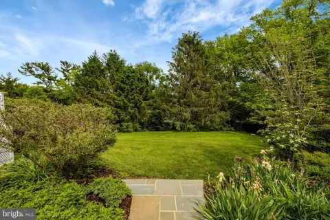 Exterior - 911 Rail Ct, Mclean, VA 22102 photo 11 of 21