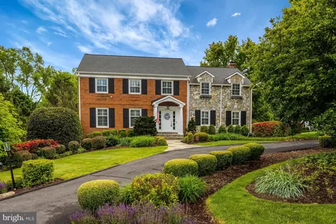 Exterior - 911 Rail Ct, Mclean, VA 22102 photo 15 of 21