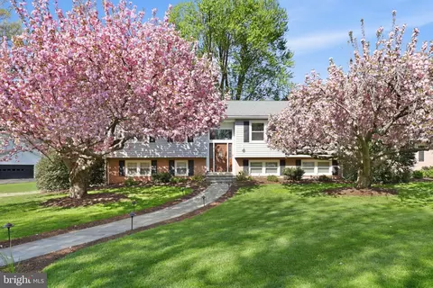 10106 Nadine Dr, Vienna, VA 22181