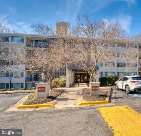 4410 Briarwood Ct N #36, Annandale, VA 22003