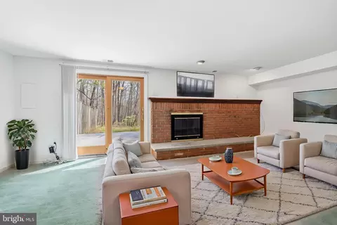 Living - 8955 Omega Ct, Springfield, VA 22152 photo 6 of 9